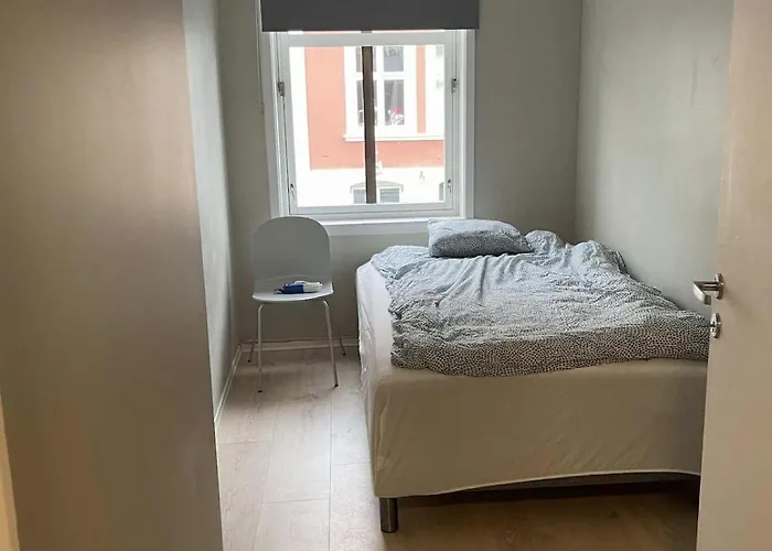 Center With Balcony Daire Bergen